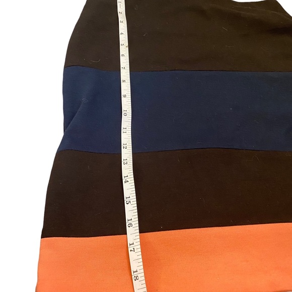 BCBGeneration color block skirt. - Picture 4 of 6